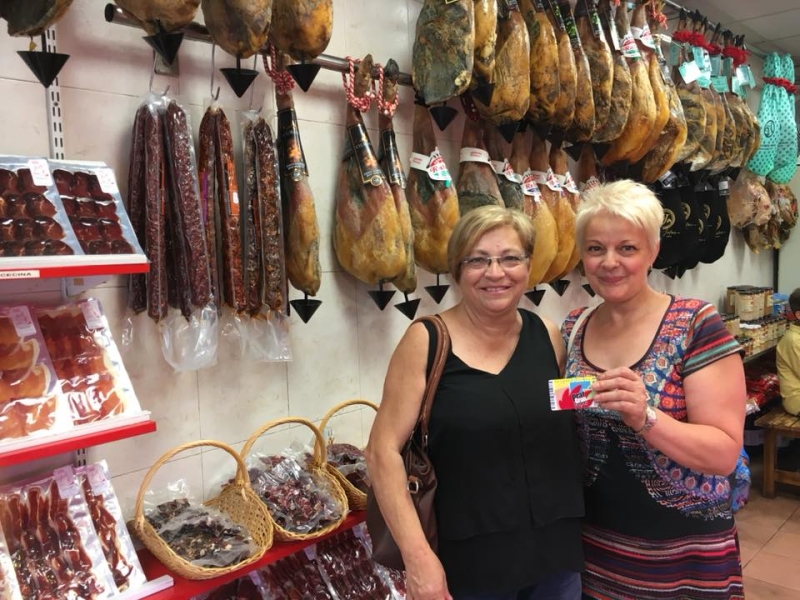 El dia 28 de juny vam fer el sorteig del 12ª Aniversari de la targerta, aquests són els comerços que  han repartit els premis:   Peixateria Mari-Emili Polleria Antonia Foto banyols Perruqueria Mar Fruiteria Yesifruits Xarcuteria Puig Polleria Toñi Moltes gràcies a tots, per fer comerç fer ciutat.  