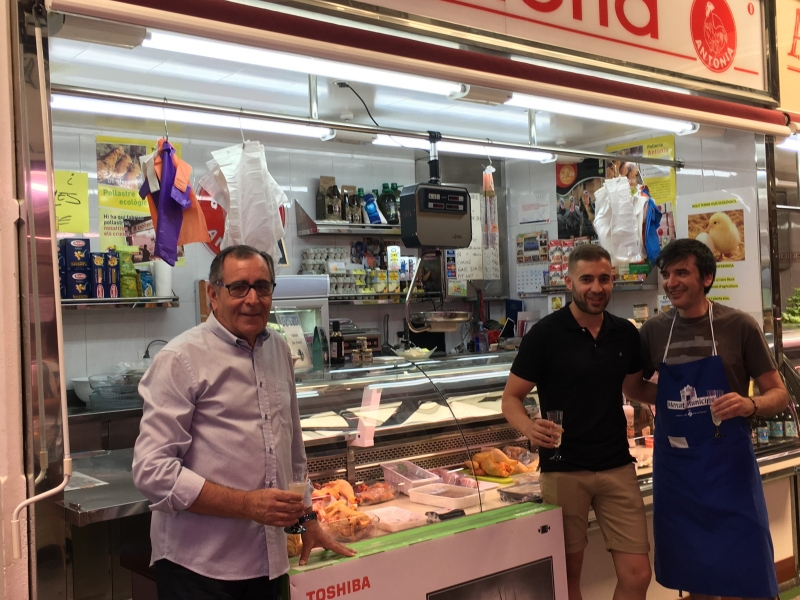 El dia 28 de juny vam fer el sorteig del 12ª Aniversari de la targerta, aquests són els comerços que  han repartit els premis:   Peixateria Mari-Emili Polleria Antonia Foto banyols Perruqueria Mar Fruiteria Yesifruits Xarcuteria Puig Polleria Toñi Moltes gràcies a tots, per fer comerç fer ciutat.  