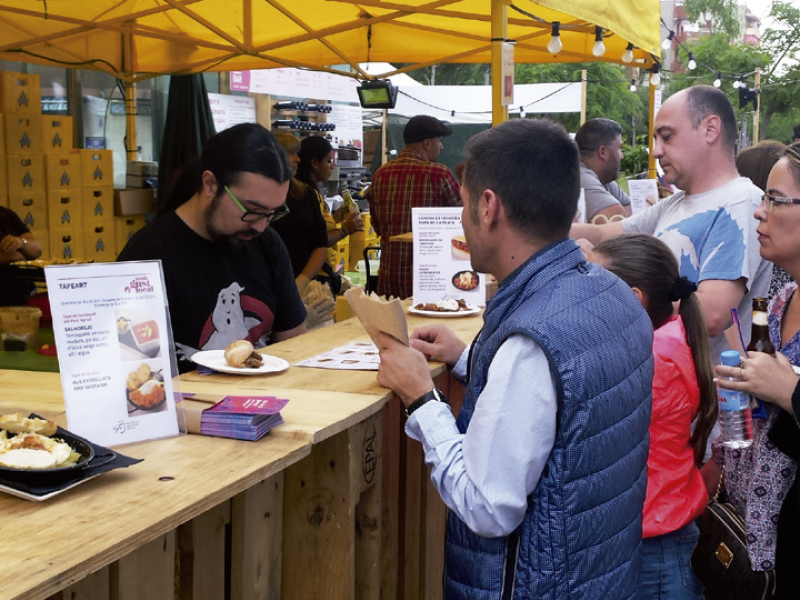 Durant els dies 3, 4 i 5 de juny, es va celebrar, a Plaça Catalunya, “Amb Gust Local, la primera fira comercial i gastronòmica del Prat.