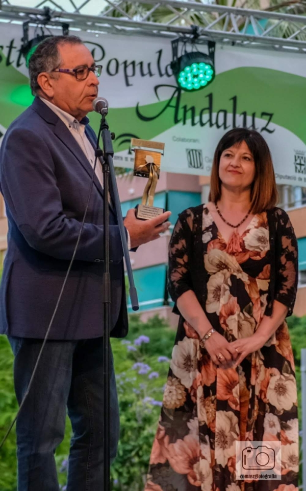 Durant el transcurs del XXXIV Festival Popular Andalús, celebrat el dissabte 15 de Juny en la&nbsp;Plaça&nbsp;de Catalunya del Prat, la nostra associació Prat Gran&nbsp;Comerç&nbsp;va fer el&nbsp; lliurament a Casa d'Andalusia de la estatuilla del&nbsp;Boutiguer&nbsp;en reconeixement a la important i desinteressada col·laboració que ve desenvolupant aquesta associació amb el comerç local.