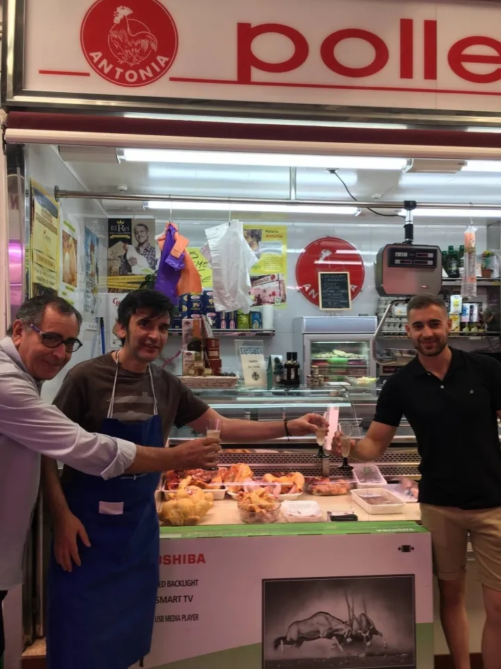 El dia 28 de juny vam fer el sorteig del 12ª Aniversari de la targerta, aquests són els comerços que &nbsp;han repartit&nbsp;els premis: &nbsp; Peixateria Mari-Emili Polleria Antonia Foto banyols Perruqueria Mar Fruiteria Yesifruits Xarcuteria Puig Polleria Toñi Moltes gràcies a tots, per fer comerç fer ciutat. &nbsp;