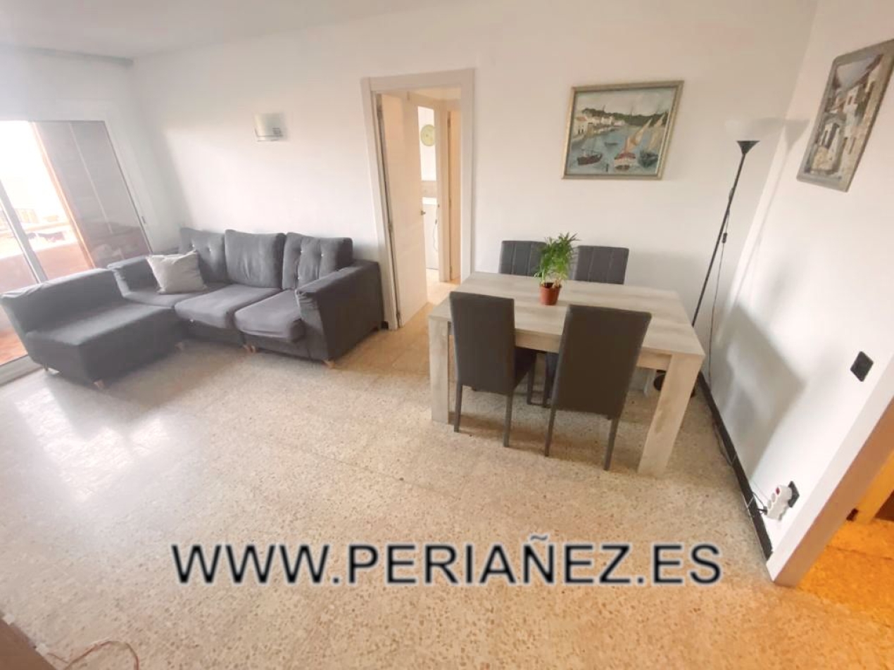 80M2 Estupend per reformar. Exterior. Zona per als vianants. Vistes buidades. Finca amb ascensor. 3  Hab  1 bañ  ascen balc metr bus comerc parq