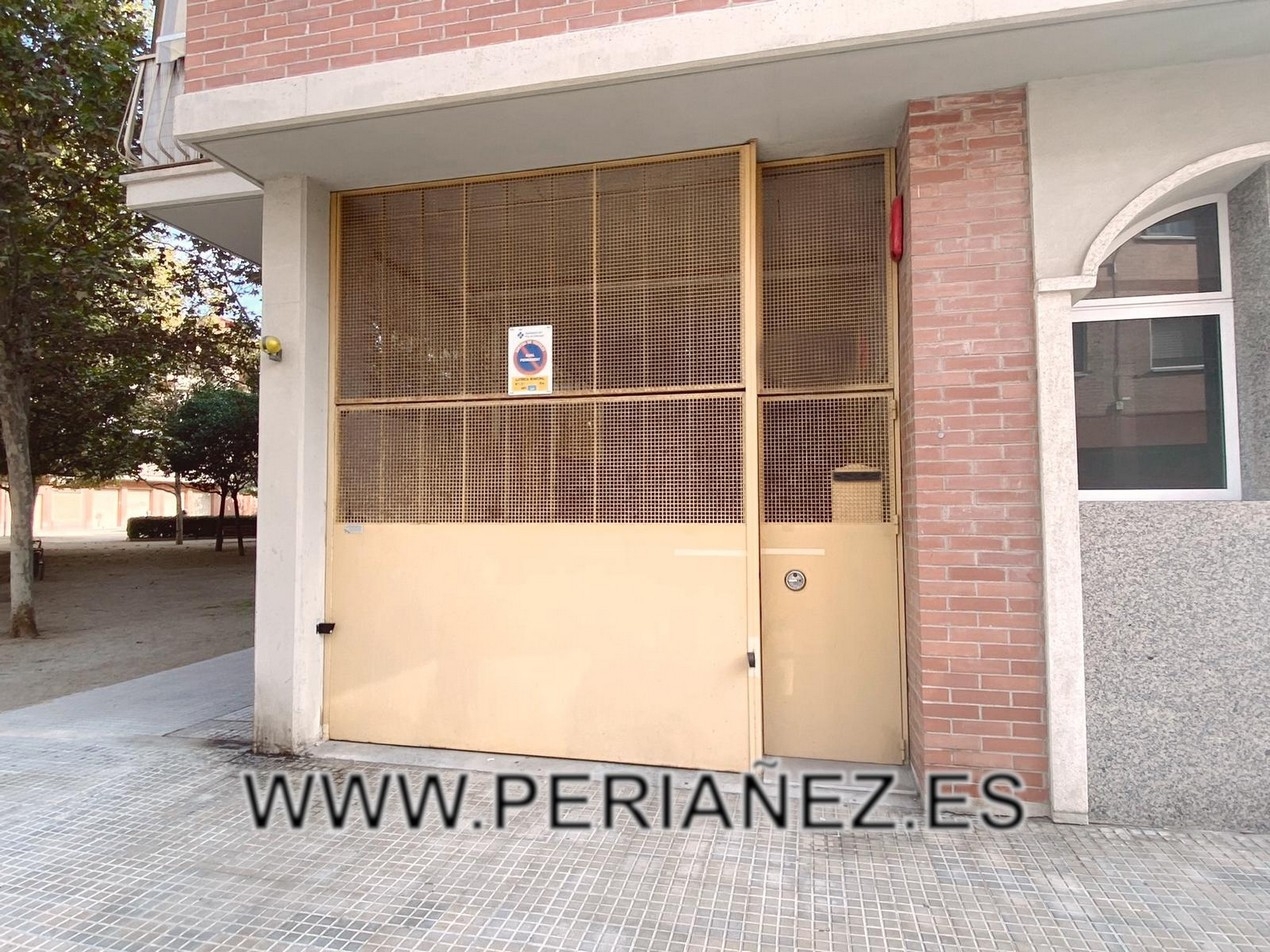 P&aacute;rquing per a vehicle gran Vad&nbsp;parki