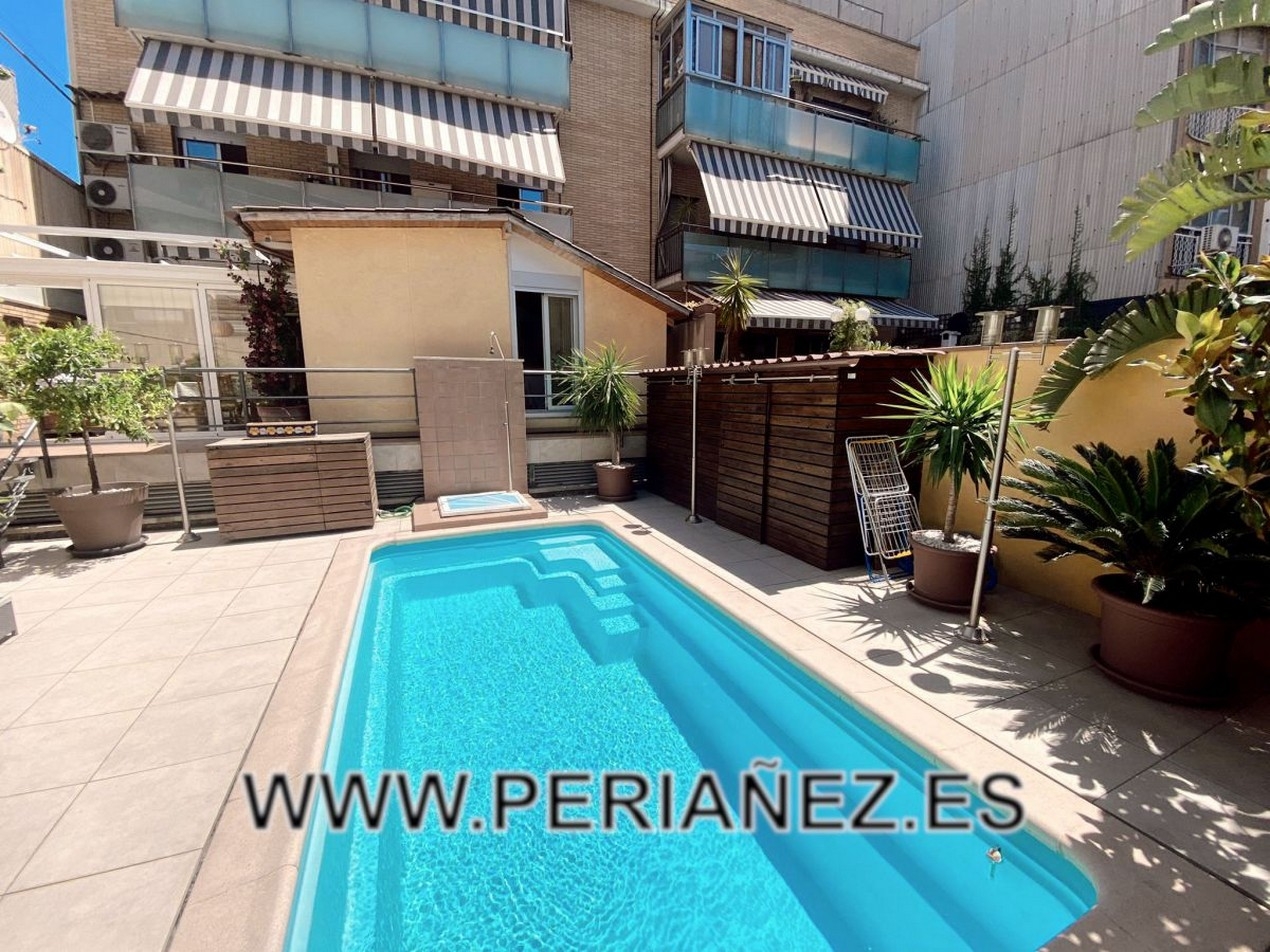210M2 Espectacular d&uacute;plex d'alt standing amb piscina privada i parquing incl&ograve;s. 4&nbsp;&nbsp;hab&nbsp; 4&nbsp;&nbsp;wc&nbsp; aire&nbsp; terrassa&nbsp;&nbsp;&nbsp;asc&nbsp; metre bus menja&nbsp; parke