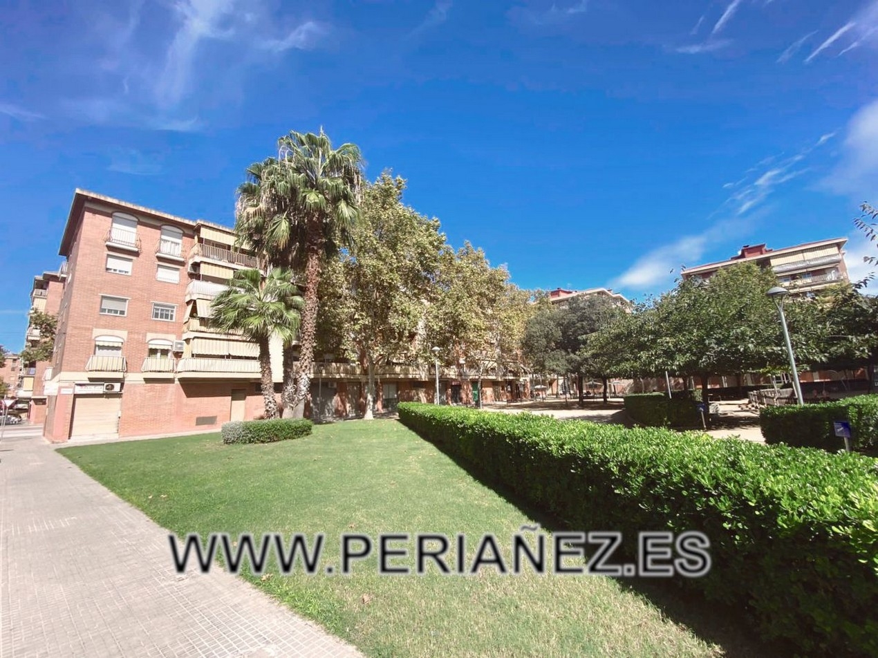 101M2 Fabulós pis. Exterior. A 2 carrers. Assolellat. 1º amb ascensor. 3  hab 2  wc  ascen climatiz 2  terra metre bus comercio park