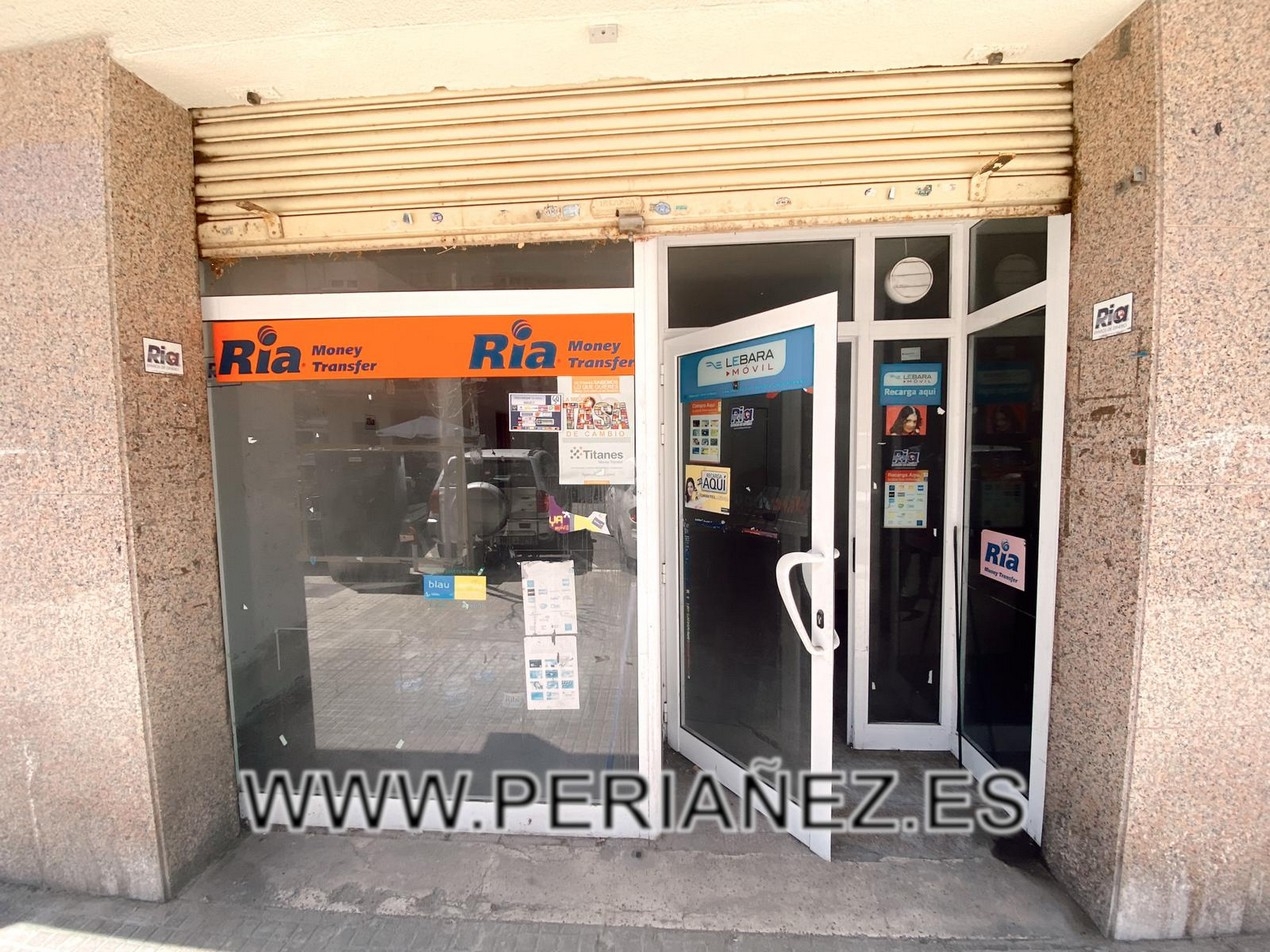 75M2 Entrada d'alumini. 2 Persianes. 1 bany. Al costat de Carretera Marina.  wc llum aigua comerços