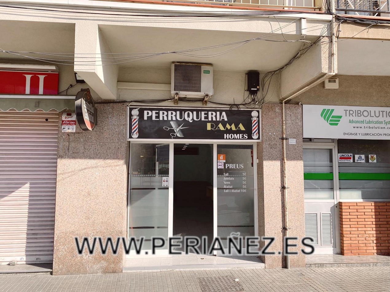 45M2 Estupend local en zona comercial de pas. Subministraments d'alta. Ideal perruqueria-est&egrave;tica.&nbsp; wc llum aigua clima metgro bus comeri parc&nbsp;