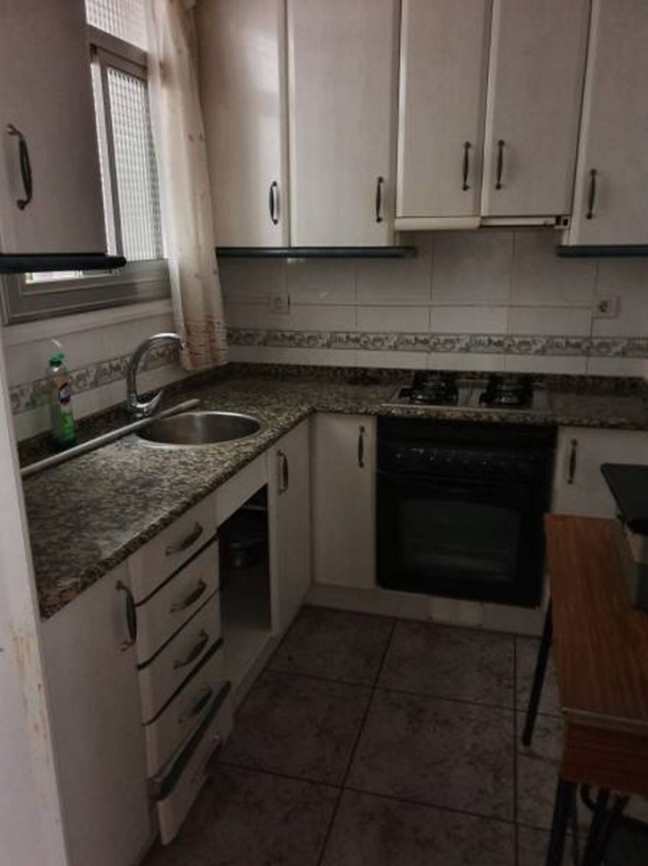 Habitatge situat en la mateixa Avd. verge de Montserrat, una de les principals zones comercials de l'el Prat de Llobregat, amb tots els&nbsp; serveis disponibles.&nbsp;Possibilitat de fer-la completament al teu gust. Consta de 4 habitacions (2 dobles),cuina, bany complet i menjador. Finca amb ascensor!! &nbsp;