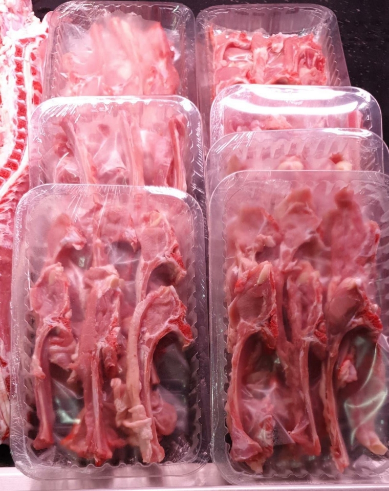 Servit en safata de 400 g.Preu kg. surt a 24,75 €/kg