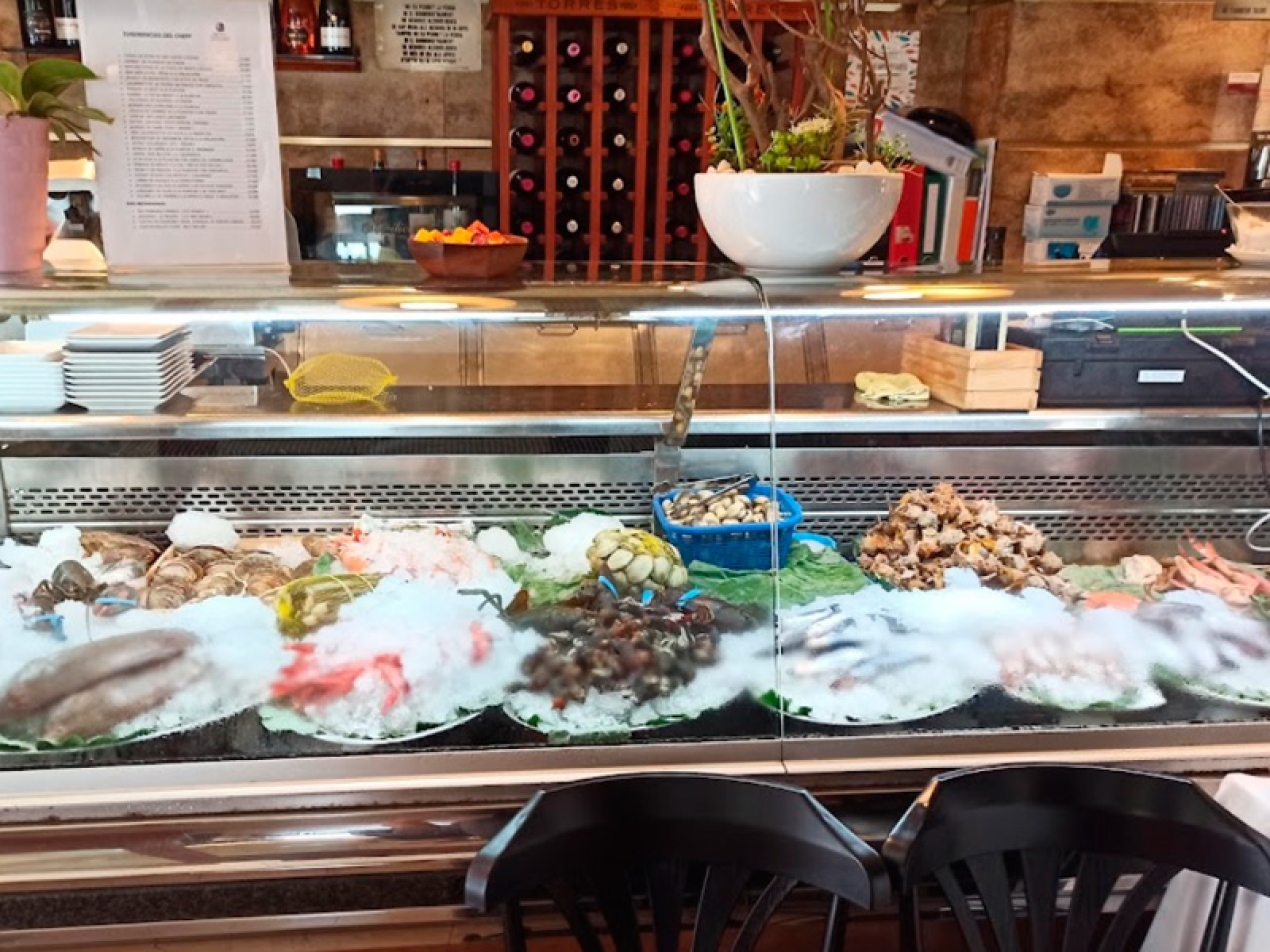 Suggeriment del dia: Musclos gallecs a la marinera. Fideua negra a l'estil de Palafrugell. Assortit de postres casolanes. Veure menú del dia.