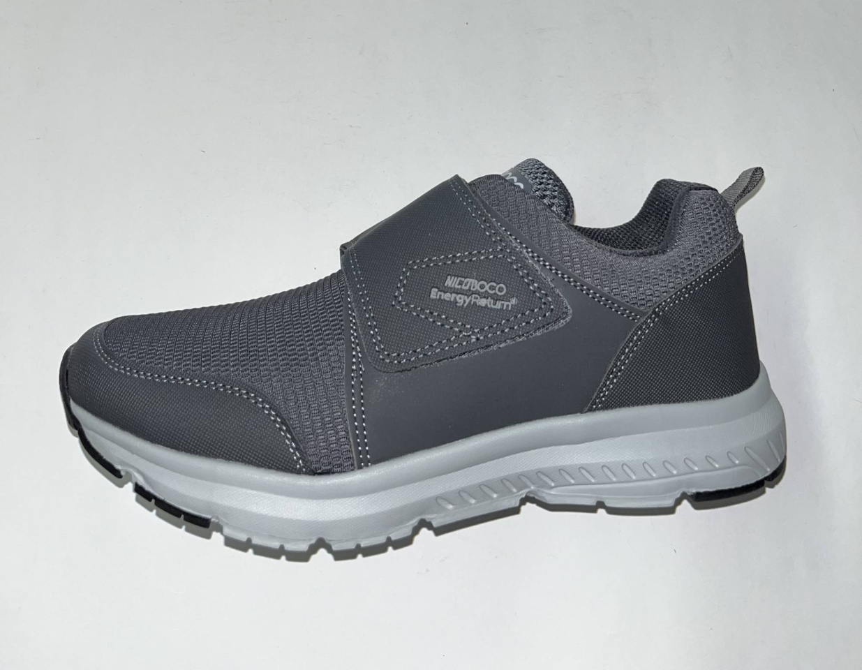 Esportiu amb belcro per a home en tèxtil gris Màster de NICOBOCO. D-097