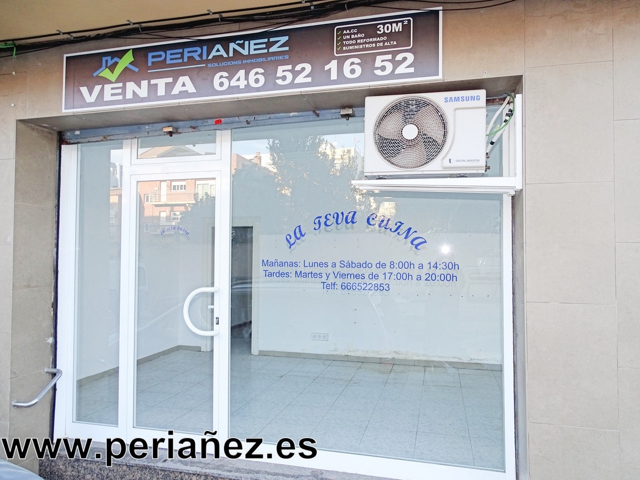 30M2 Local condicionat. Instal·lacions i subministraments donats d'alta. Ideal per a oficina o petit negoci. Wc llum aigua climatizado comerços metre bus parc 