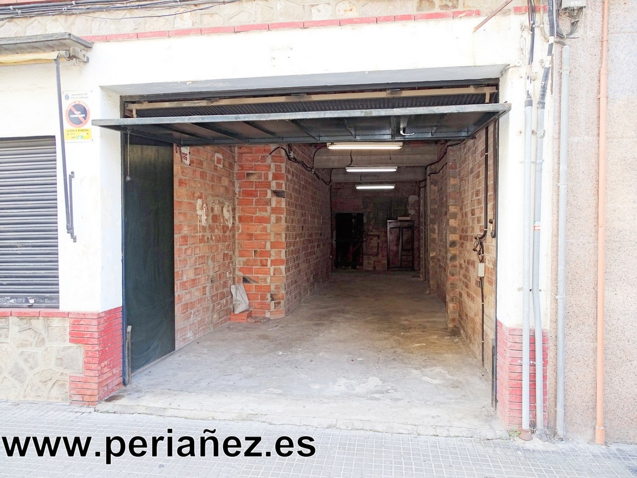 60M2 Local diàfan. Manté Gual. Zona de Càrrega i Descàrrega just davant.  carrega gual comerços metero bus parc