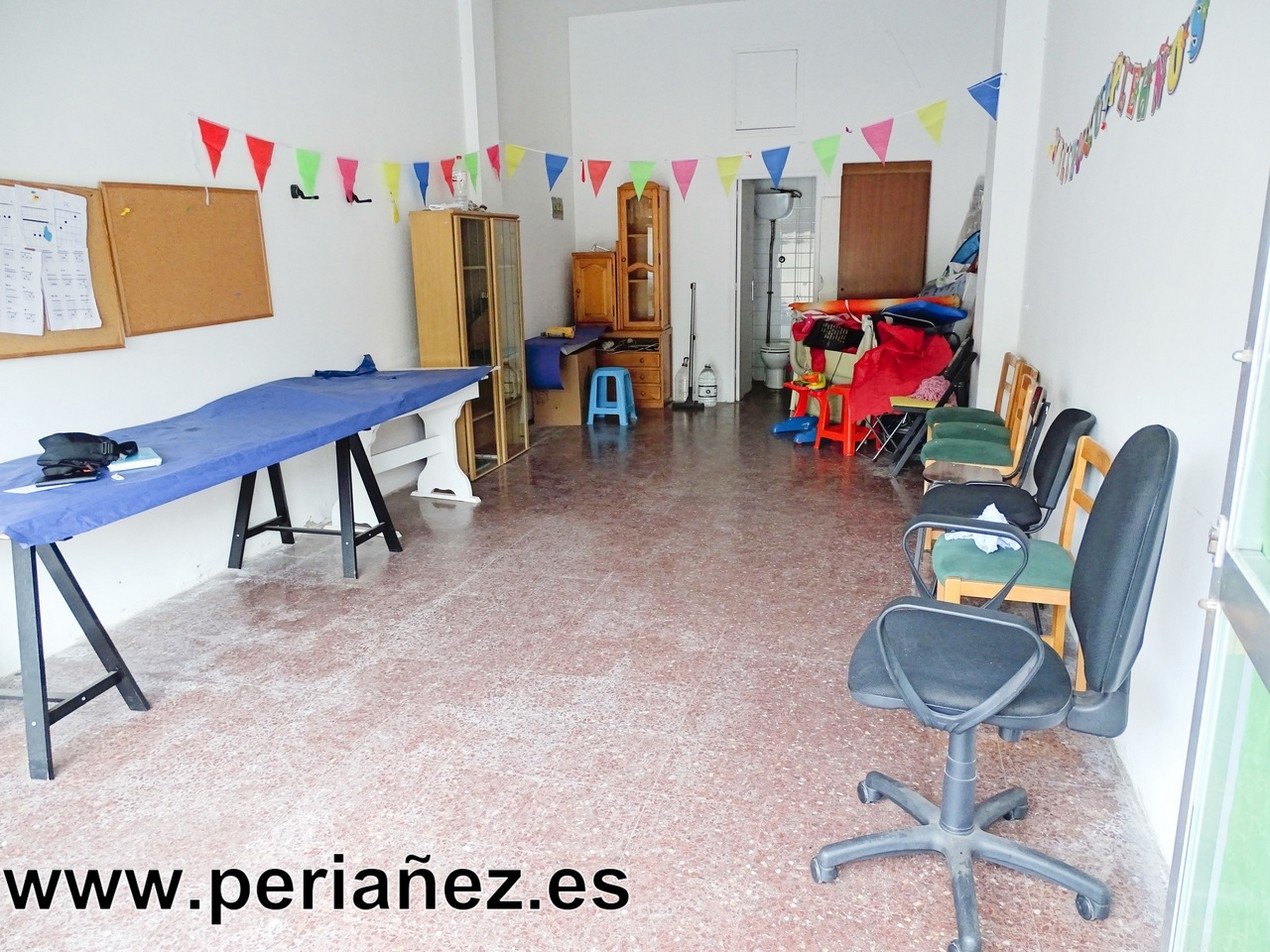 39M2 Economico local totalment di&agrave;fan. Oportunitat. banyo llum metre bus comercio parke