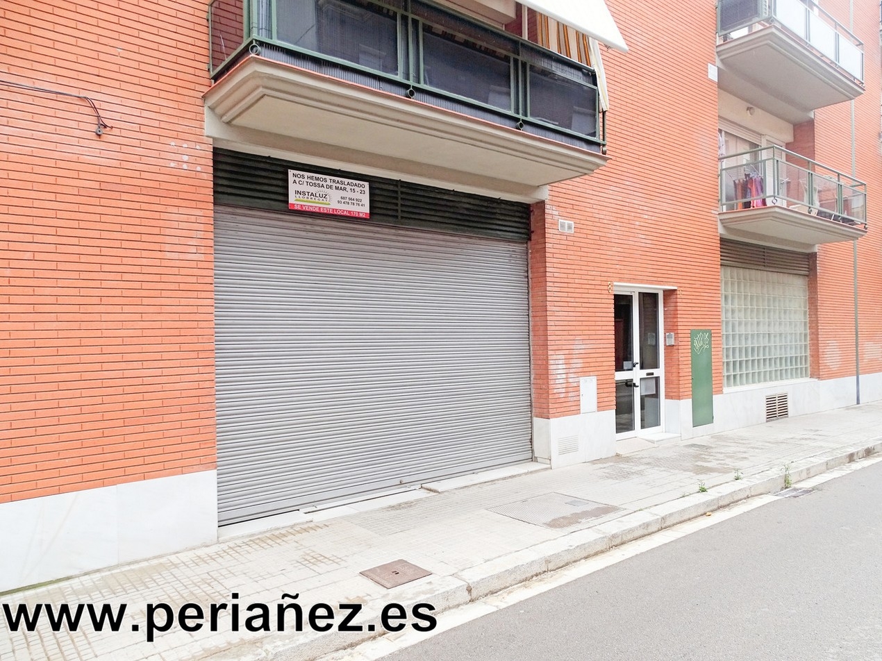 170M2 Ampli local condicionat. Oficina, Zona magatzem i gual. Excel&middot;lent possibilitats. 3&nbsp;&nbsp;wc&nbsp;&nbsp;aigua llum climat oficina&nbsp;gual&nbsp;metre bus