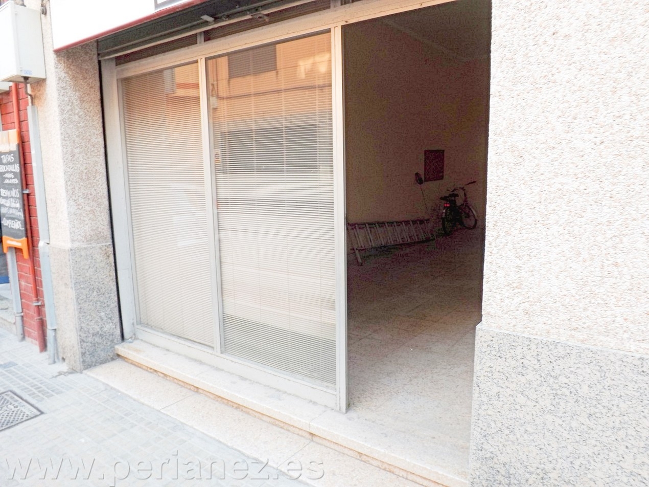80M2 Interessant, ampli i econ&ograve;mic local comercial. wc&nbsp;&nbsp;aigua comer&ccedil;os