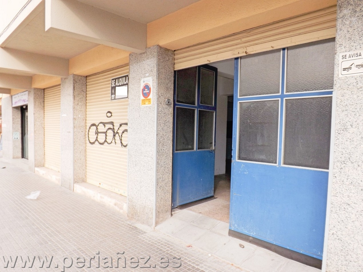 150M2 Ampli local comercial. Gual i sortida de fums. Moltes possibilitats.  wc llum aigua gual fums oficina metre bus parc
