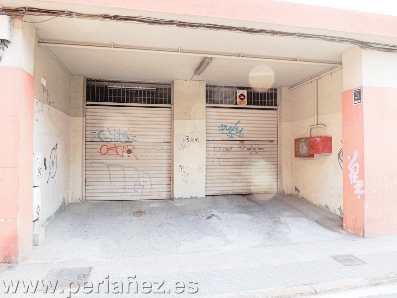 &Agrave;mplia pla&ccedil;a de p&agrave;rquing para vehiculo gran. Situada en planta inferior. Gual P&agrave;rquing