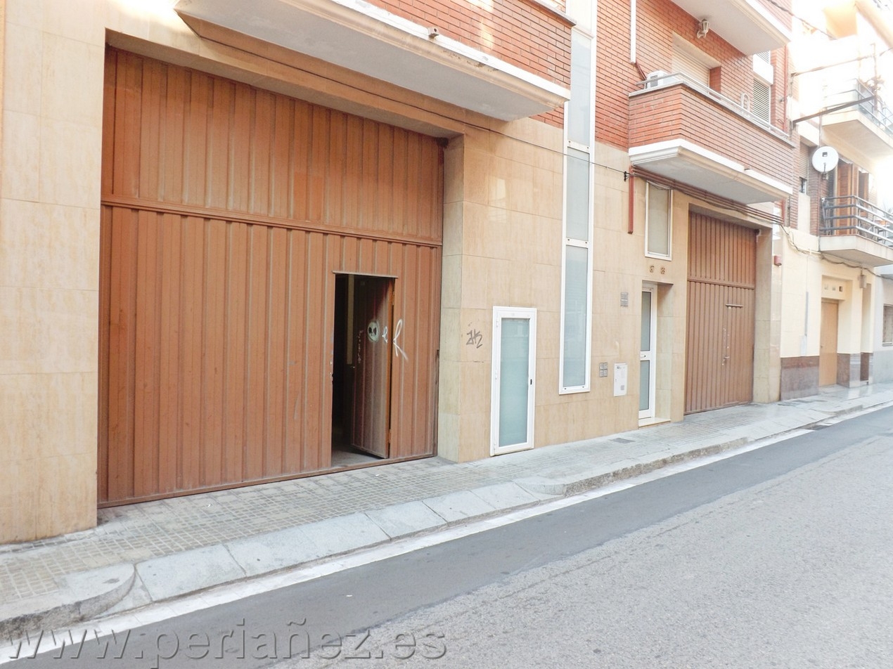 210m2 Local diàfan de 210 metres. Apte per a qualsevol tipus d'activitat. Perfectament equipat.  wc llum aigua gual pàrquing fums 