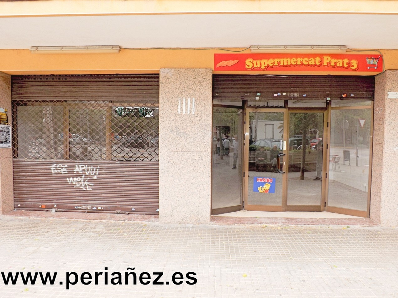 90M2 Ampli local en avinguda principal i amb excel·lent visibilitat. Moltes possibilitats. 1  wc llum aigua menjar park bus metre