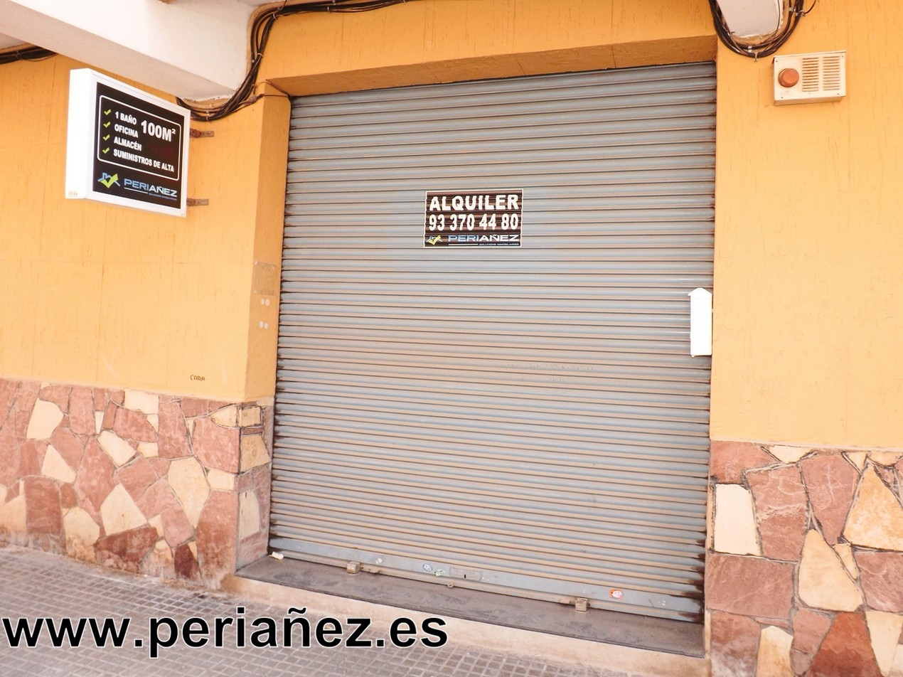 100M2 Interessant i ampli local comercial. Moltes possibilitats.  wc llum metre comerços bus pàrquing parc