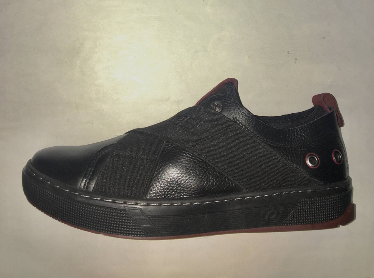 Sabata casual per a home en pell de color negre de PEGADA. H-283