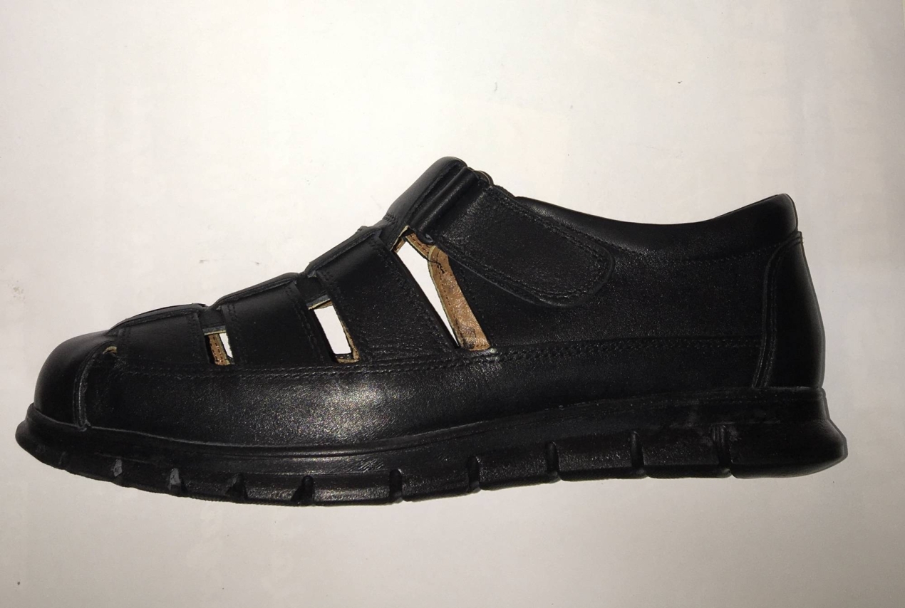 Sandàlia de pell tancada per a home en negre d'ERASESHOES. H-327