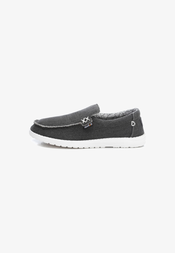 Sabatilla mocasín en tèxtil per a home en color negre de REFRESHOES. H-332