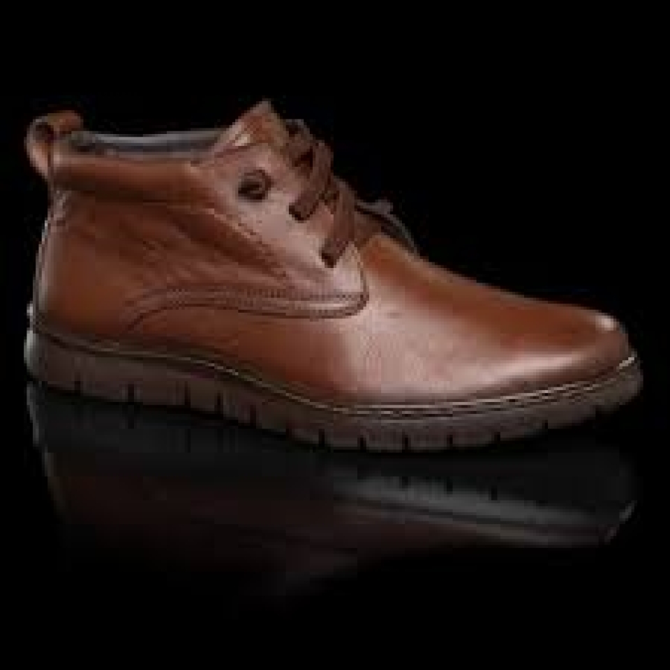 Bota curta casual en pell per a home en color marró d'ERASESHOES 13010. H-351