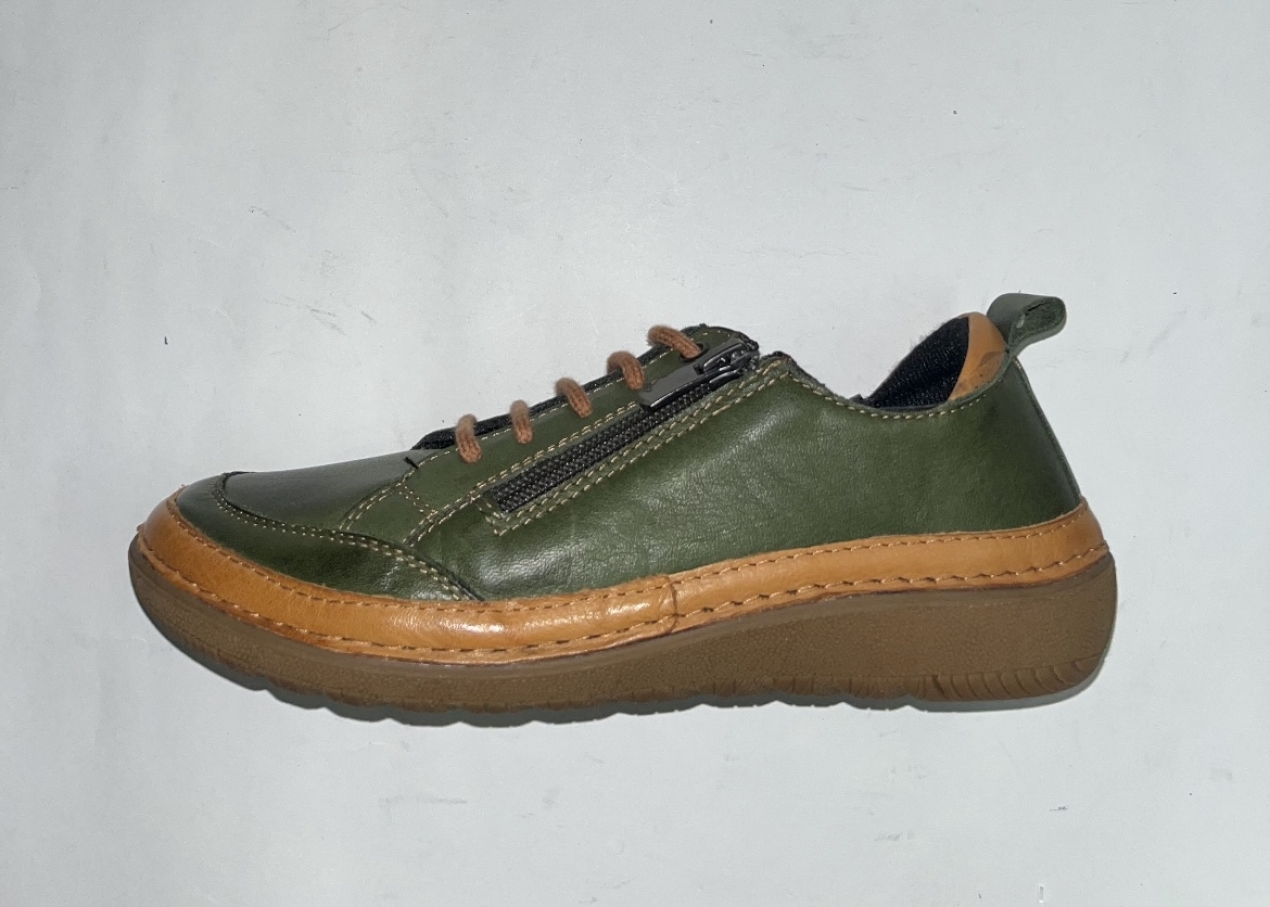 Sabata casual per a dona en pell verda kaki Atenea d'ERASESHOES. M-736