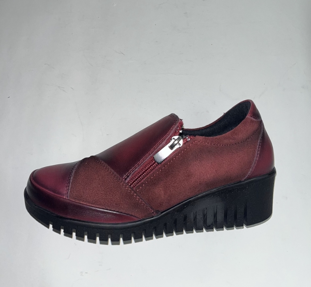 Sabata en pell bordeus per a dona amb cremallera Artimisa d'ERASESHOES. M-734