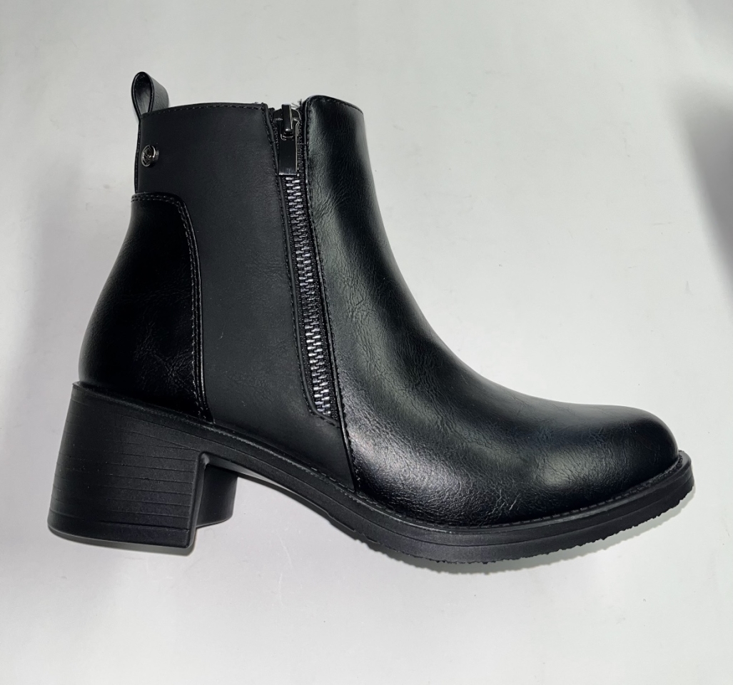 Botí amb taló baix en negre 25M680 de MYSOFT. M-698