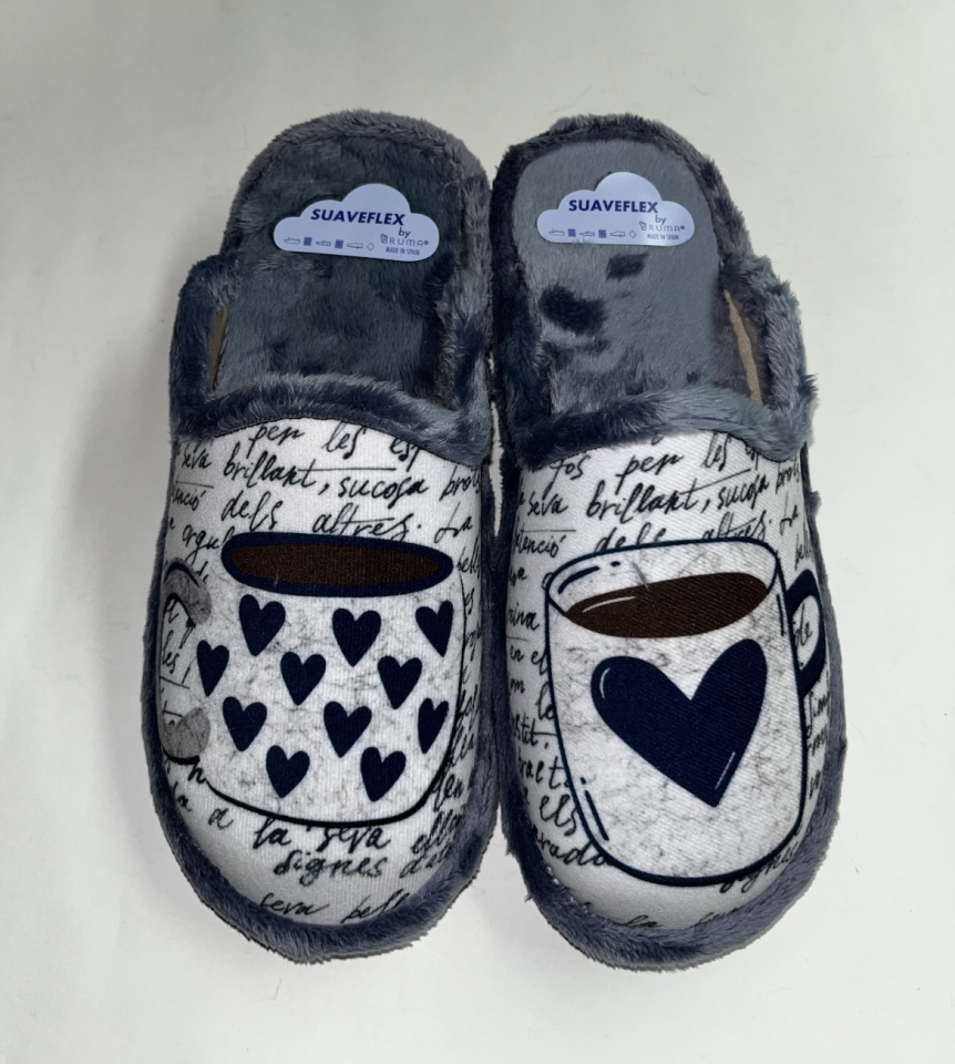 Sabatilles per a dona en vellut gris amb dibuix de tasses de SUAVEFLEX. T-700