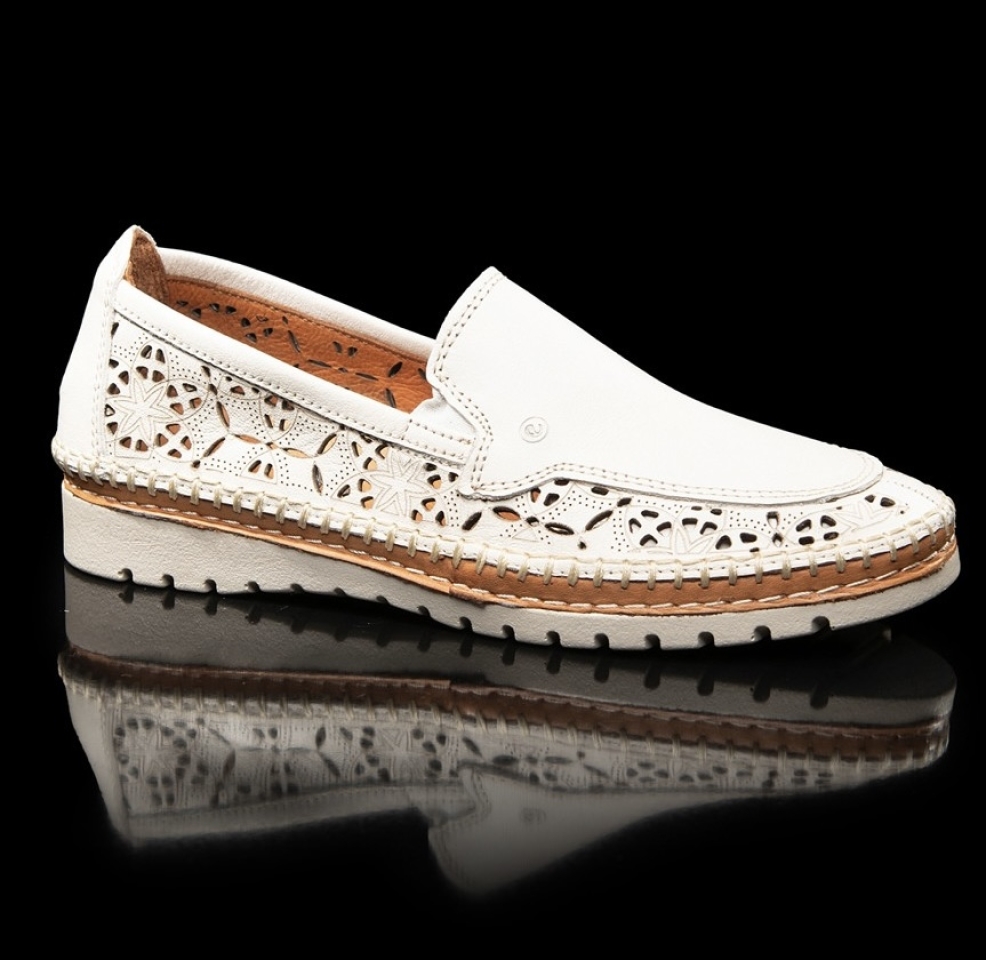Sabata mocasín per a dona en pell blanca 016-100 d'ERASESHOES. M-332