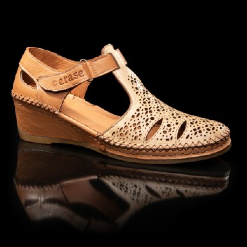 Sandàlia semitancada per a dona en pell beix i cuir 383-174 d'ERASESHOES. M-330