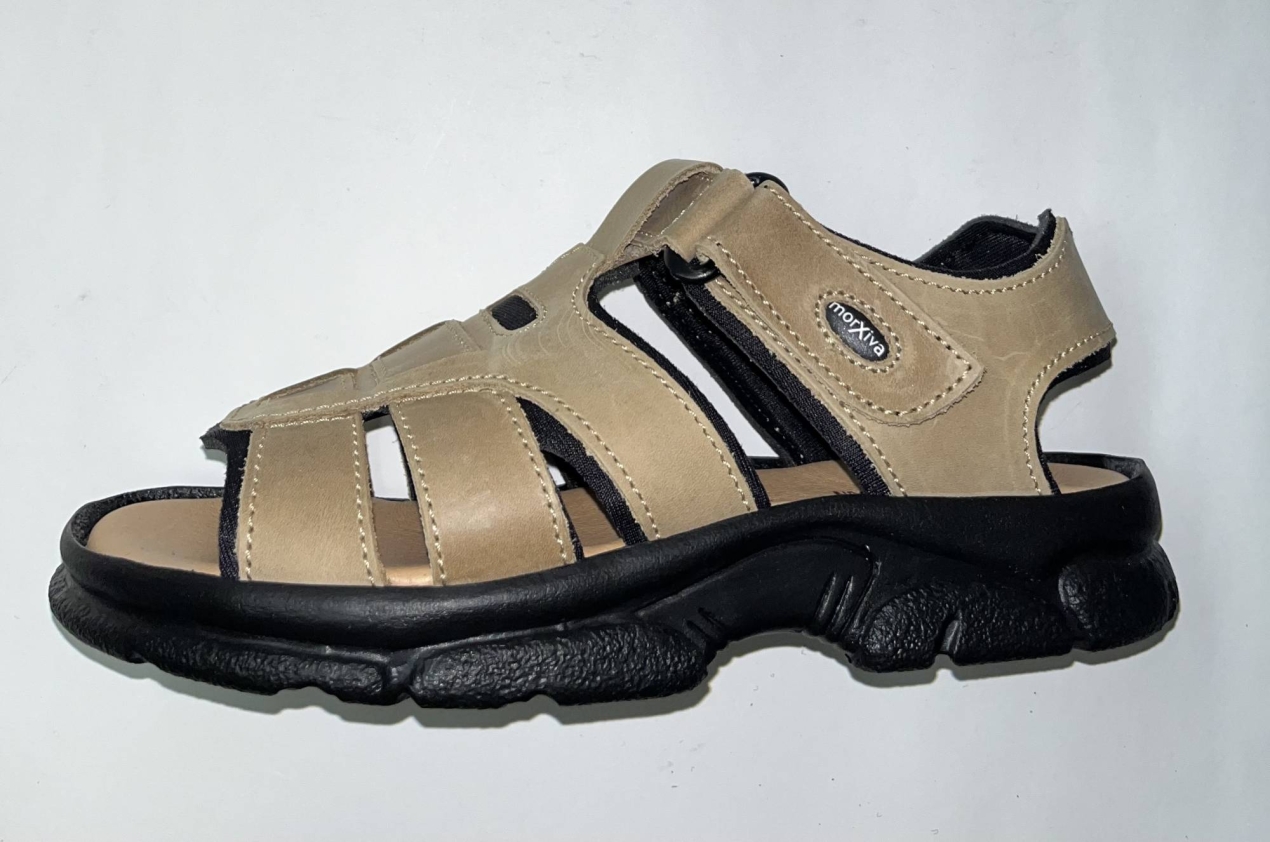 Sandàlia per a home en pell color taupe de MORXIVASHOES. H-374