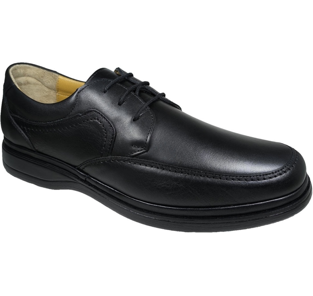 Sabata amb cordons en pell negra fabricat per la marca espanyola MANLISA. H-485