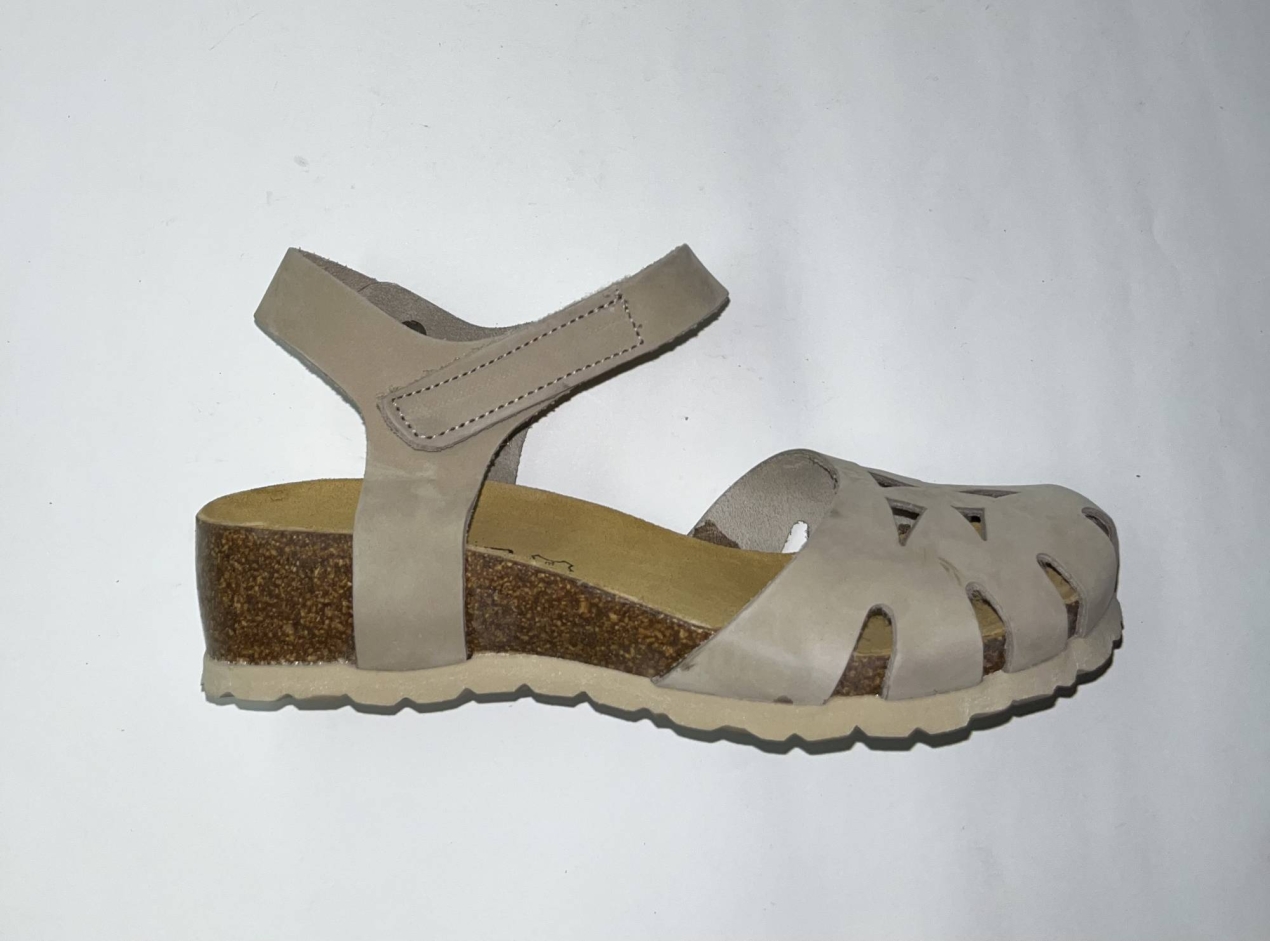 Sandàlia per a dona tipus bio en pell beix mod. M-70 de KNK. M-590