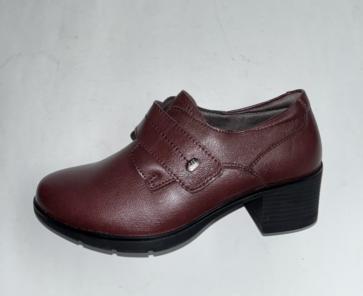 Sabata abotinada amb taló en pell granada amb belcro de RELAX4YOU. M-730