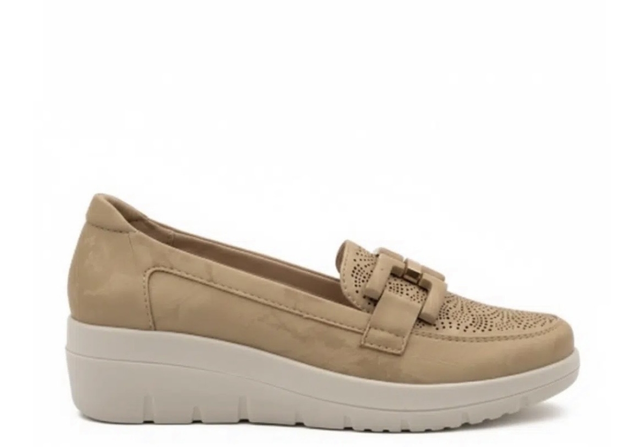 Sabata mocasín per a dona en taupe nacrat 26M315 de MYSOFT. M-005