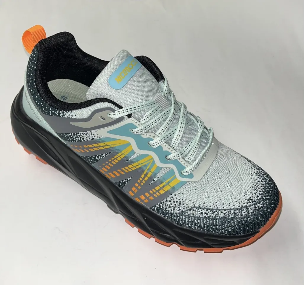 Esportius treking per a home en verd Saltanesa de NICOBOCO. D-246