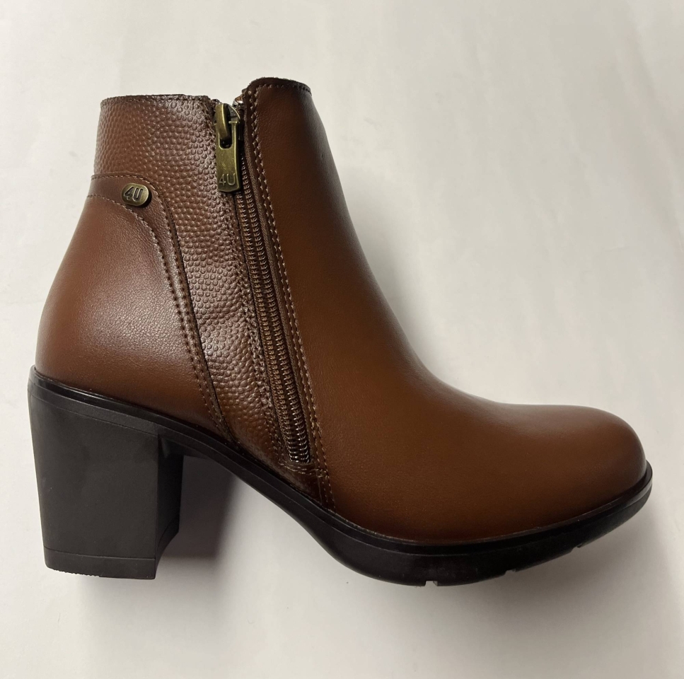 Botí per a dona amb taló en pell marró 110 de RELAX4YOU. M-478