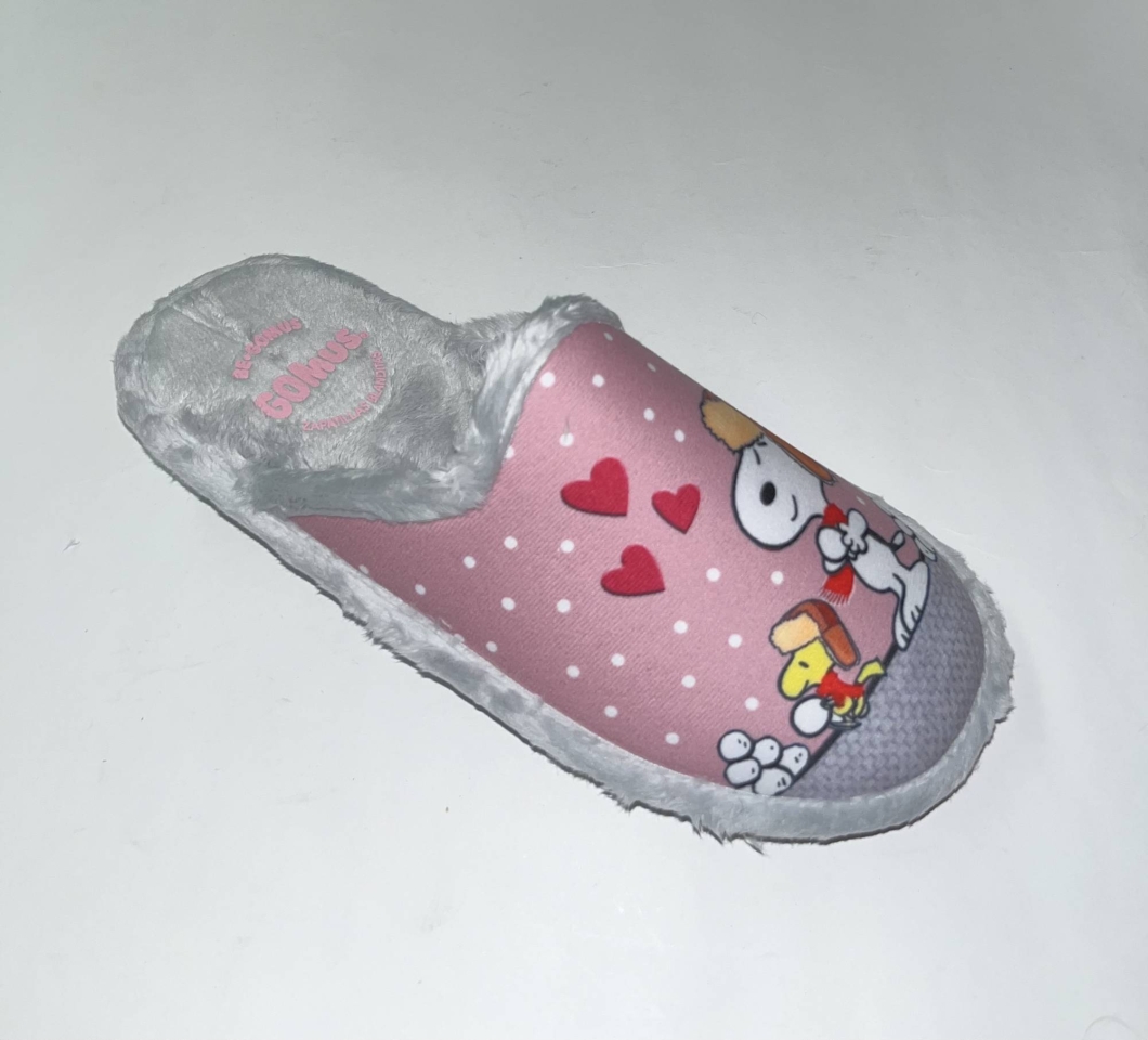 Sabatilles casa d'hivern per a dona en rosa amb dibuix de snoopy de GOMUS. T-526