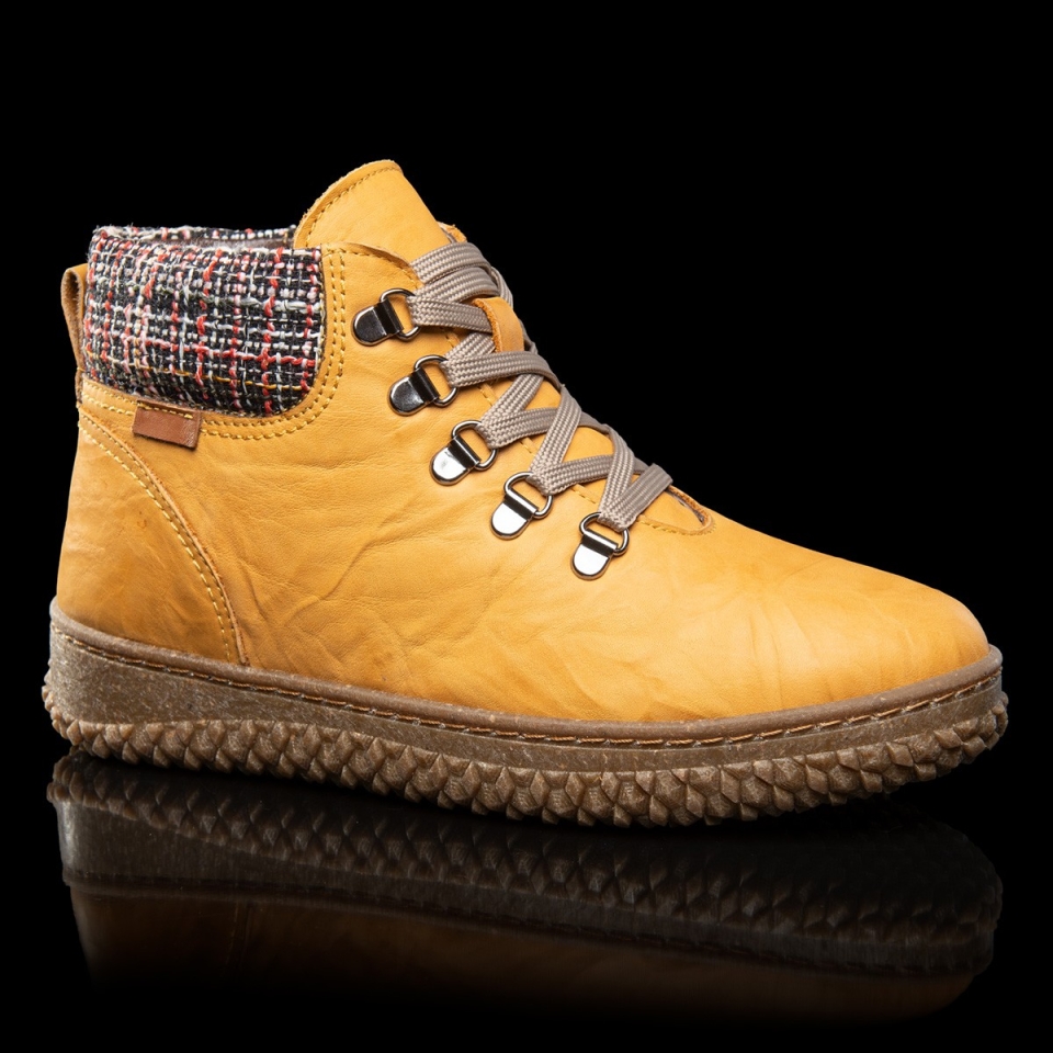 Botí casual per a dona en pell mostassa amb cordons i cremallera Vesta d'ÉRASE. M-488