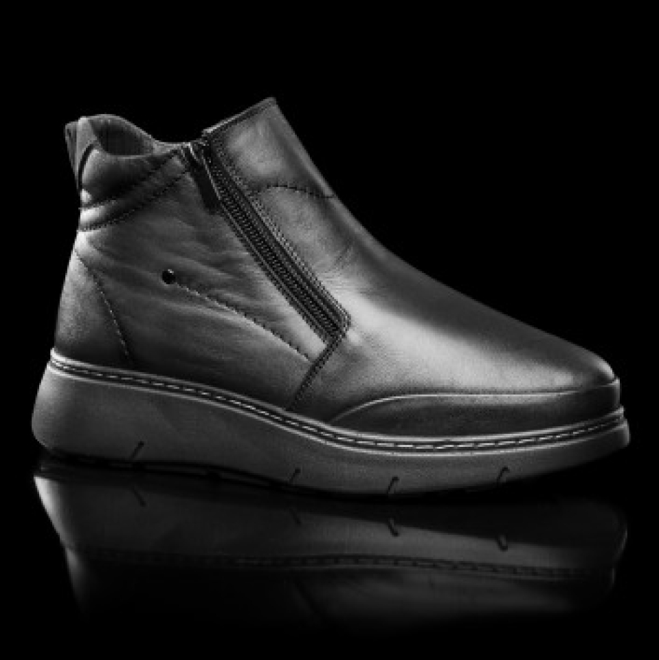 Bota turmellera en pell negra per a dona Azalea d'ERASESHOES. M-485