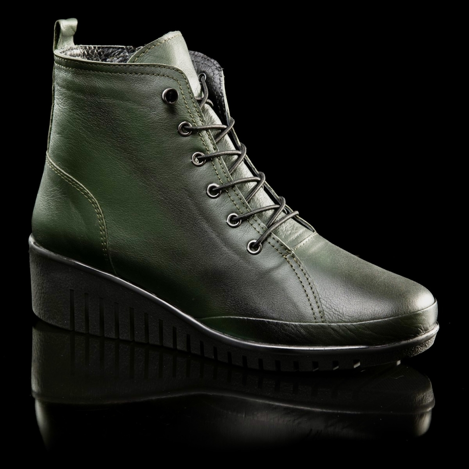 Botí per a dona amb tascó cordons i cremallera en pell verda kaki Aurora d'ÉRASE. M-486