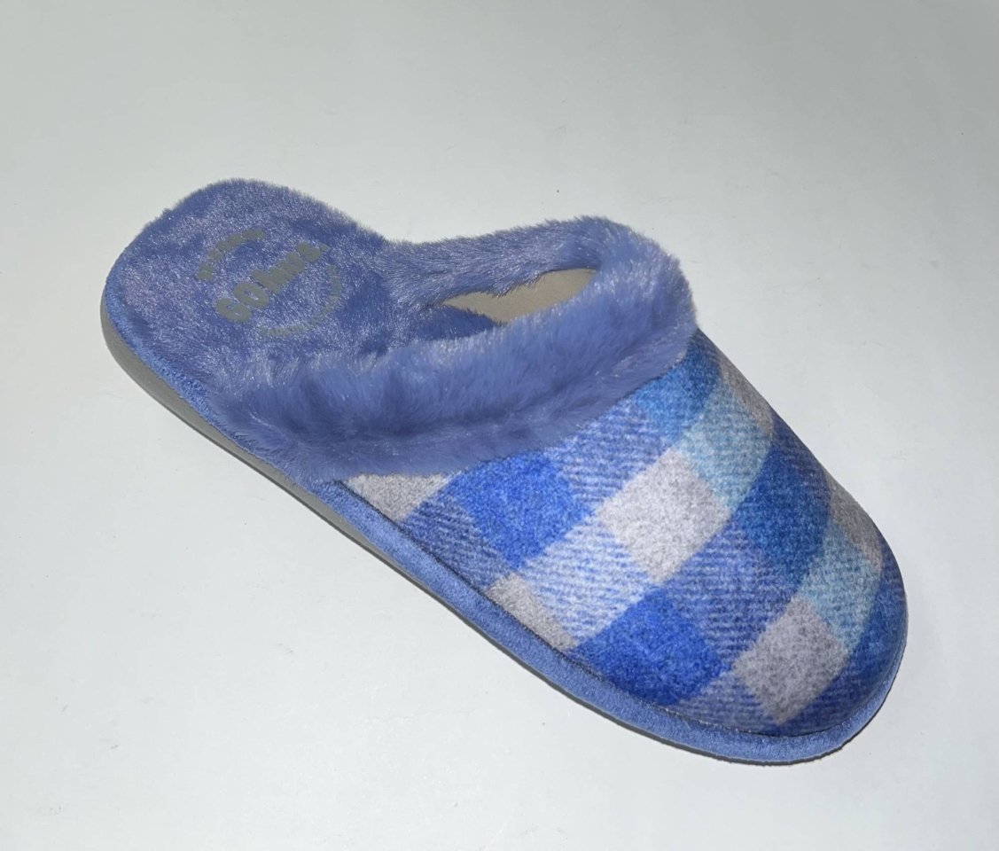 Sabatilles casa d'hivern per a dona en blava de GOMUS. T-535