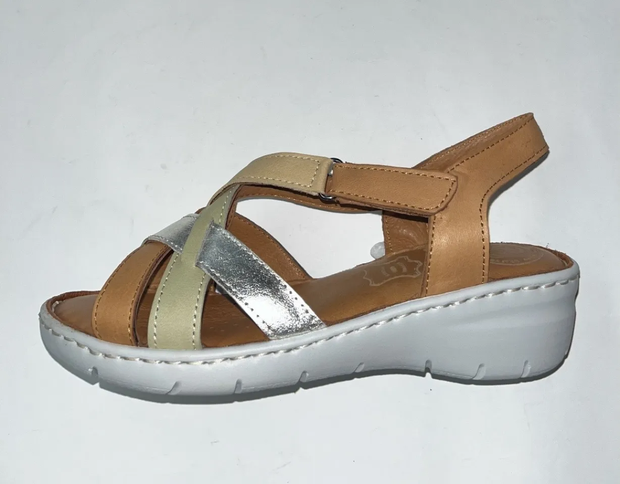 Sandàlia en pell amb tires de colors Venus d'ERASESHOES. M-043