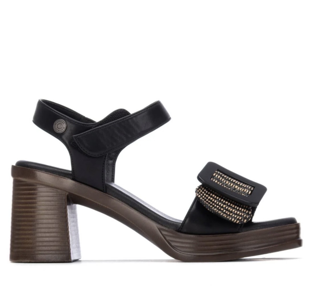 Sandàlies amb taló i plataforma en negre 175027 de REFRESHOES. M-080