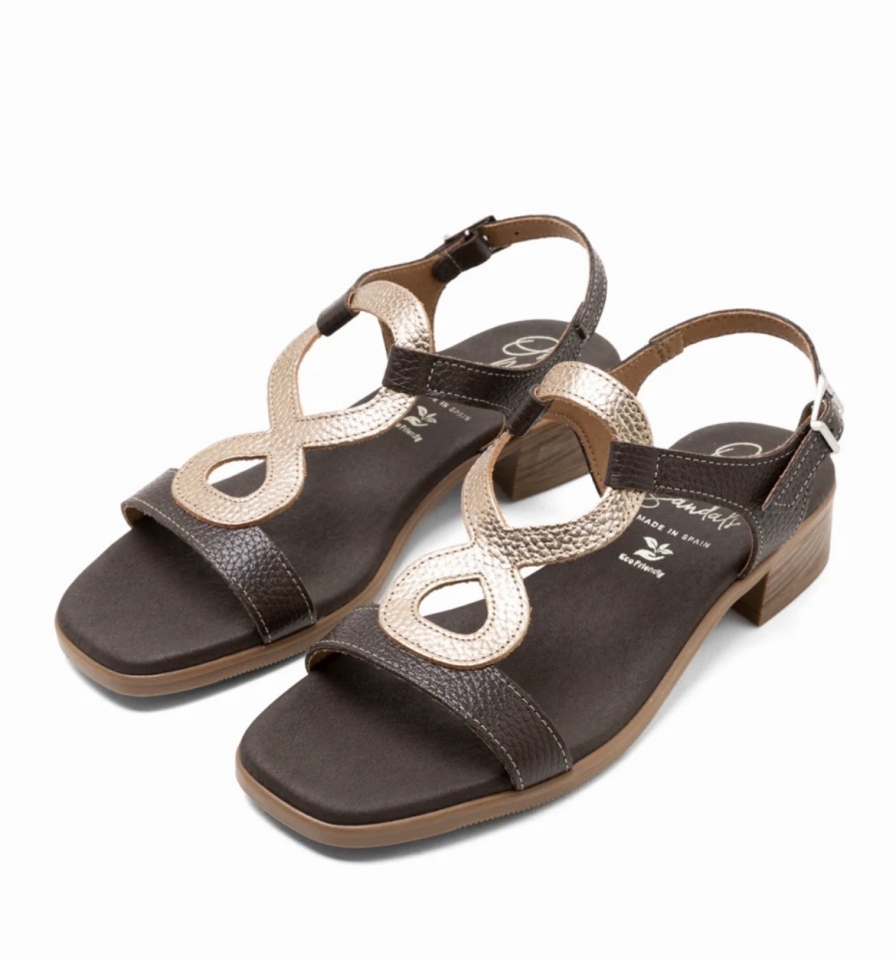 Sandàlia amb taló baix en pell marró 5893 d'OHMYSANDALS. M-102